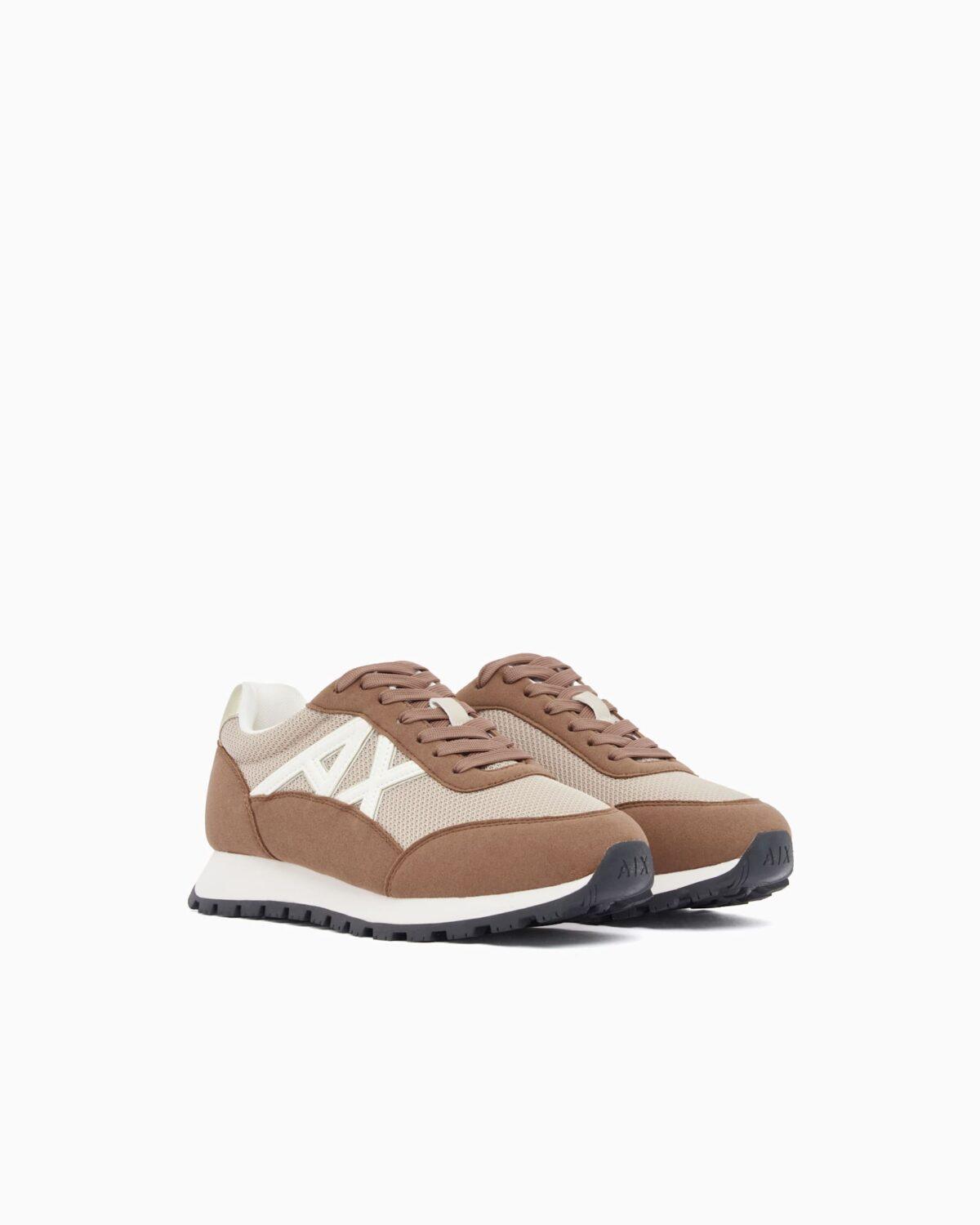 Zapatillas con paneles de malla y suela de goma texturizada Armani Exchange - Marrón