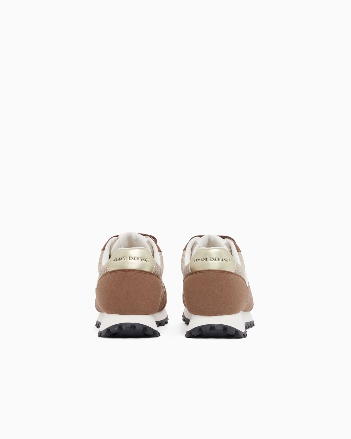 Zapatillas con paneles de malla y suela de goma texturizada Armani Exchange - Marrón