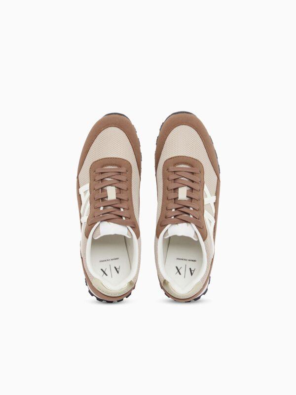 Zapatillas con paneles de malla y suela de goma texturizada Armani Exchange - Marrón