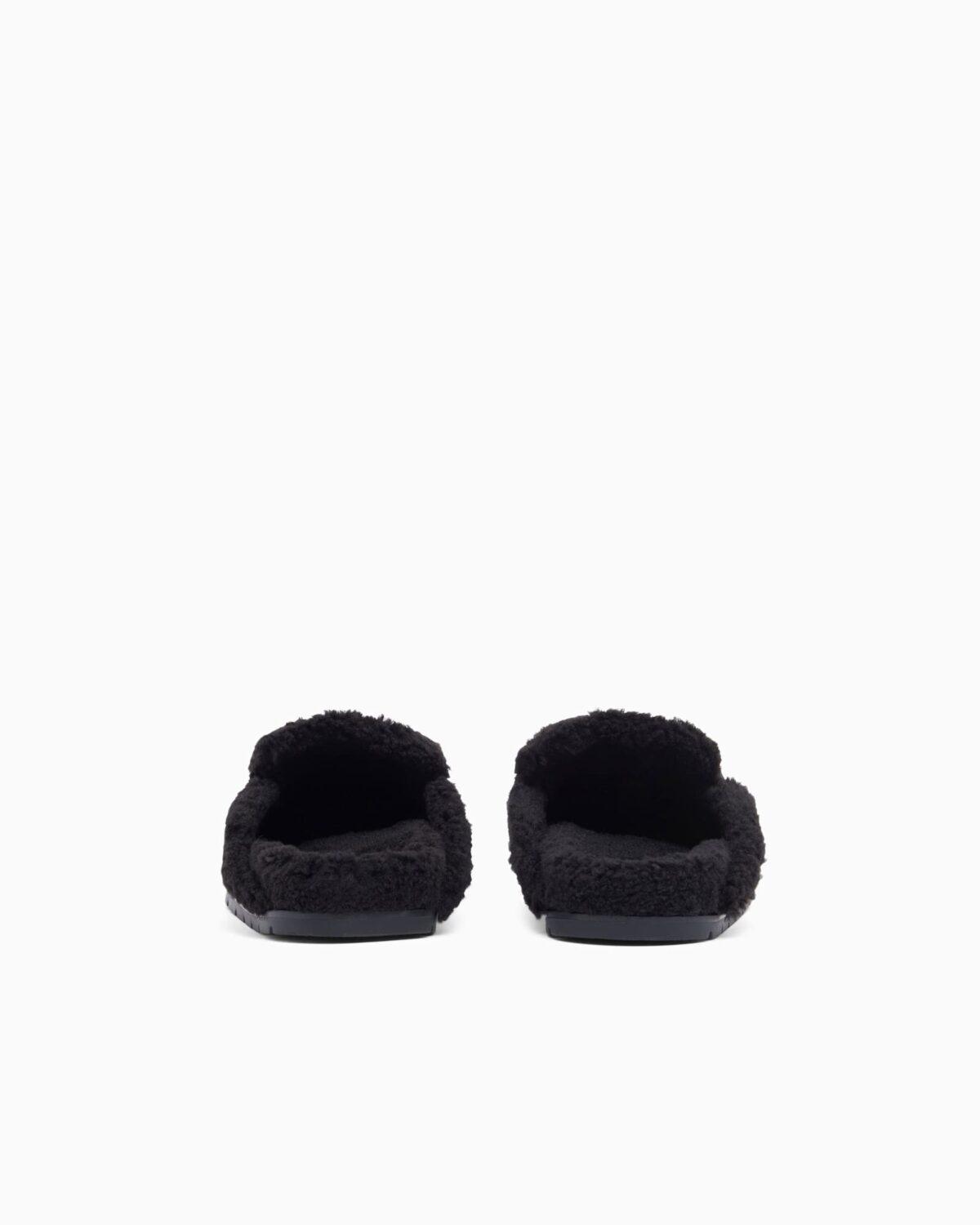 Zuecos de serraje con forro de pelo y detalle metálico Armani Exchange - Negro